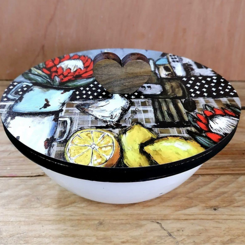 Enamel Bowl with Lid Donkie Suurlemoene