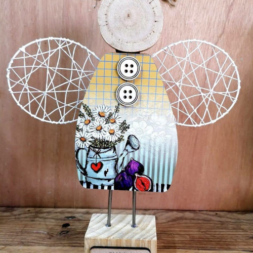 Standing Angel Wit Blomme Vye